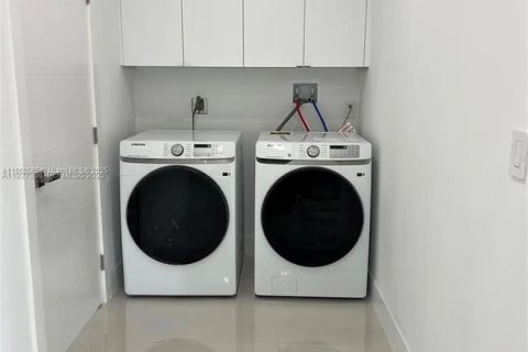 Casa en venta en Homestead, Florida, 3 dormitorios, 123.93 m2 № 2062271 - foto 10