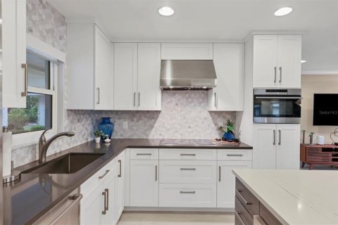 House in Sarasota, Florida 2 bedrooms, 115.38 sq.m. № 1817487 - photo 23