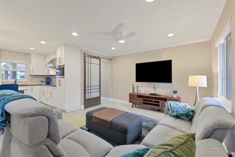 House in Sarasota, Florida 2 bedrooms, 115.38 sq.m. № 1817487 - photo 25