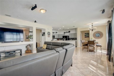 Villa ou maison à vendre à Kissimmee, Floride: 4 chambres, 237.92 m2 № 1787820 - photo 12