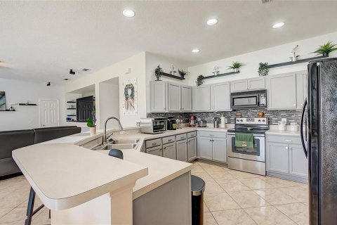 Villa ou maison à vendre à Kissimmee, Floride: 4 chambres, 237.92 m2 № 1787820 - photo 17