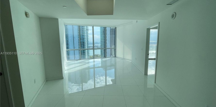 Condominio en Miami, Florida, 2 dormitorios  № 1993279