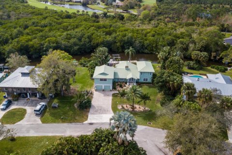 House in Palm City, Florida 4 bedrooms, 344.2 sq.m. № 968420 - photo 1