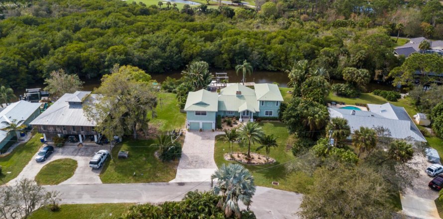 House in Palm City, Florida 4 bedrooms, 344.2 sq.m. № 968420