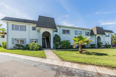 Copropriété à vendre à Clearwater, Floride: 2 chambres, 100.98 m2 № 1805117 - photo 1