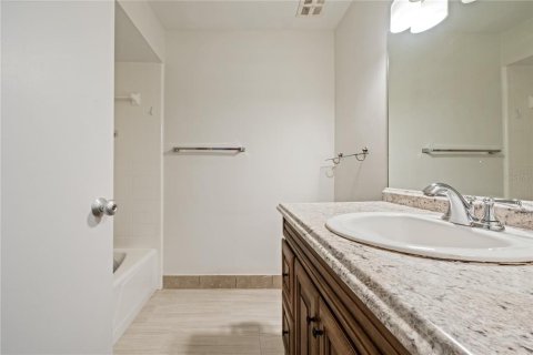 Casa en venta en Tampa, Florida, 4 dormitorios, 181.16 m2 № 1841591 - foto 16