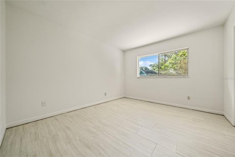 Casa en venta en Tampa, Florida, 4 dormitorios, 181.16 m2 № 1841591 - foto 15