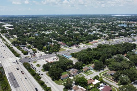 Commercial property in Miami Gardens, Florida № 1987261 - photo 7