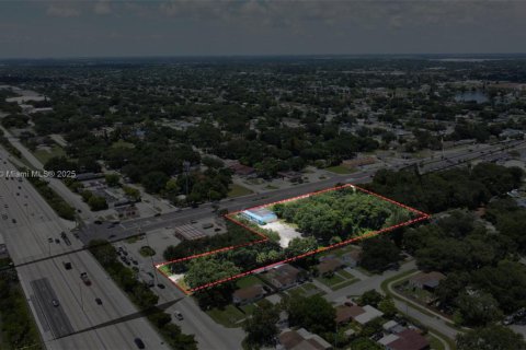 Commercial property in Miami Gardens, Florida № 1987261 - photo 3