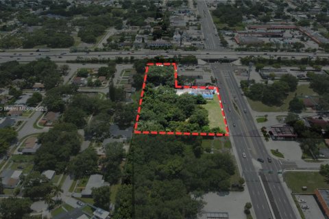 Commercial property in Miami Gardens, Florida № 1987261 - photo 2