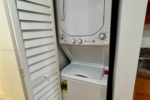 Купить кондоминиум в Плантация, Флорида 2 спальни, 90.12м2, № 1933701 - фото 6