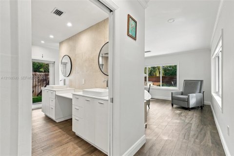 Casa en venta en Palmetto Bay, Florida, 4 dormitorios, 266.91 m2 № 2423073 - foto 3