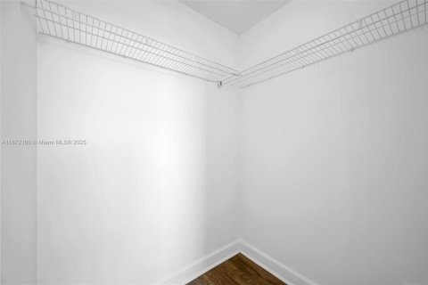 Condo in Hollywood, Florida, 2 bedrooms  № 1920333 - photo 12