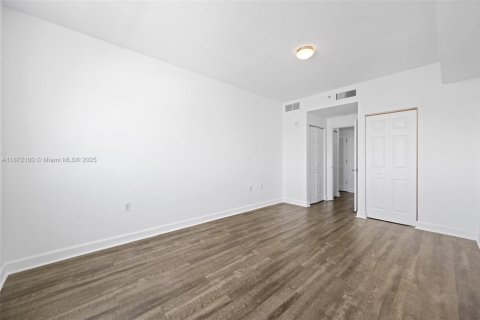 Condo in Hollywood, Florida, 2 bedrooms  № 1920333 - photo 11