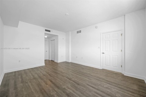 Condo in Hollywood, Florida, 2 bedrooms  № 1920333 - photo 16
