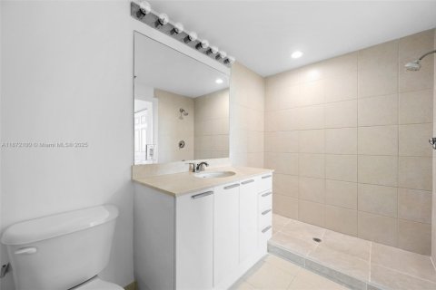 Condo in Hollywood, Florida, 2 bedrooms  № 1920333 - photo 19