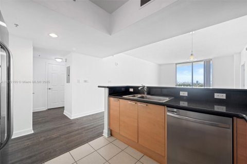 Condo in Hollywood, Florida, 2 bedrooms  № 1920333 - photo 7