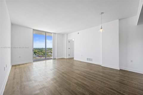 Condo in Hollywood, Florida, 2 bedrooms  № 1920333 - photo 5