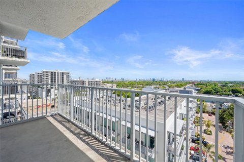 Condo in Hollywood, Florida, 2 bedrooms  № 1920333 - photo 21