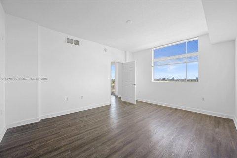 Condo in Hollywood, Florida, 2 bedrooms  № 1920333 - photo 15