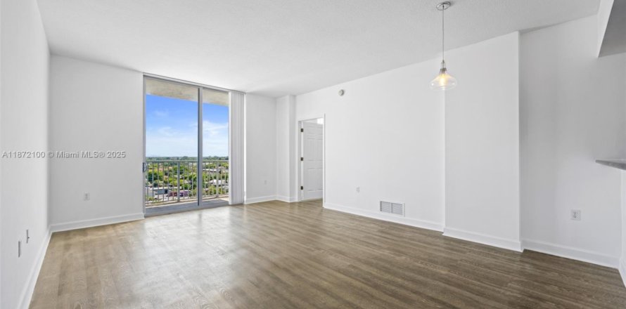Condo in Hollywood, Florida, 2 bedrooms № 1920333