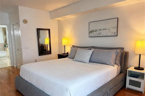 Condominio en venta en Sunny Isles Beach, Florida, 3 dormitorios, 111.48 m2 № 2434358 - foto 8