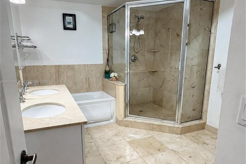 Condominio en venta en Sunny Isles Beach, Florida, 3 dormitorios, 111.48 m2 № 2434358 - foto 12