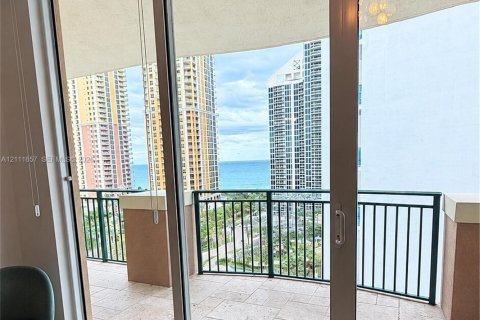 Condominio en venta en Sunny Isles Beach, Florida, 3 dormitorios, 111.48 m2 № 2434358 - foto 7