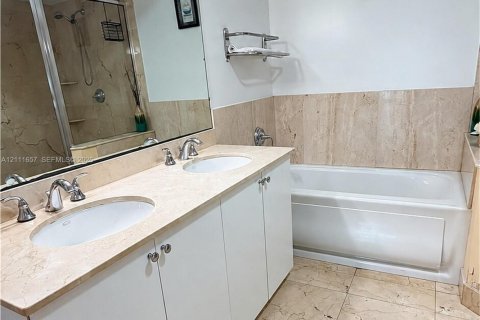 Condominio en venta en Sunny Isles Beach, Florida, 3 dormitorios, 111.48 m2 № 2434358 - foto 13