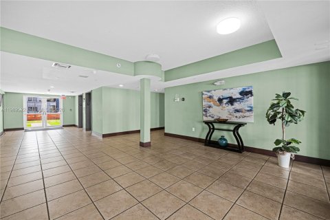 Condo in Cutler Bay, Florida, 2 bedrooms № 2241386 - photo 20