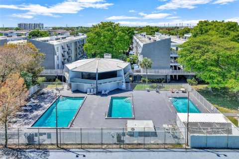 Condo in Cutler Bay, Florida, 2 bedrooms № 2241386 - photo 22