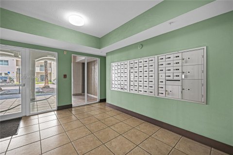 Condo in Cutler Bay, Florida, 2 bedrooms № 2241386 - photo 19