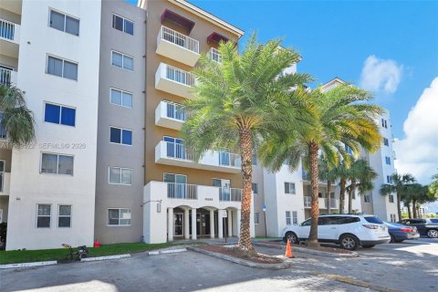 Condo in Cutler Bay, Florida, 2 bedrooms № 2241386 - photo 21