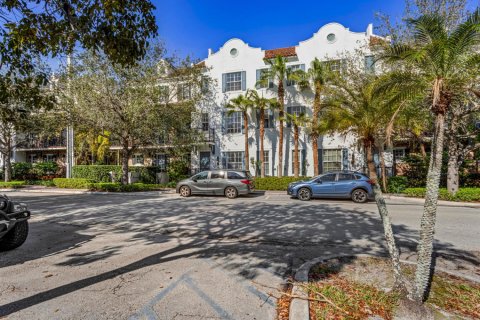 Townhouse in Delray Beach, Florida 3 bedrooms, 221.48 sq.m. № 984248 - photo 1