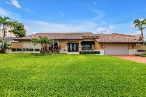 House in Saint Petersburg, Florida 3 bedrooms, 236.71 sq.m. № 1801806 - photo 1