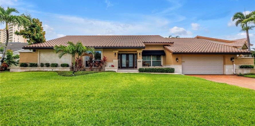 House in Saint Petersburg, Florida 3 bedrooms, 236.71 sq.m. № 1801806