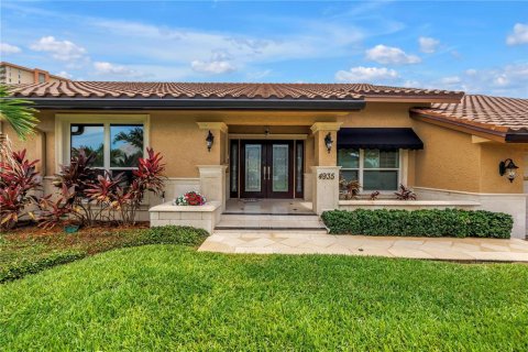 House in Saint Petersburg, Florida 3 bedrooms, 236.71 sq.m. № 1801806 - photo 2