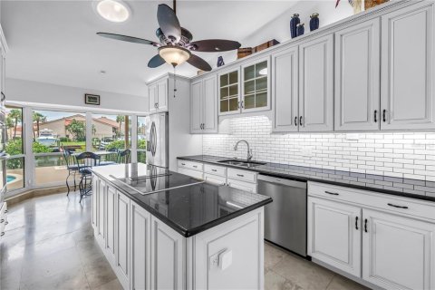 House in Saint Petersburg, Florida 3 bedrooms, 236.71 sq.m. № 1801806 - photo 27