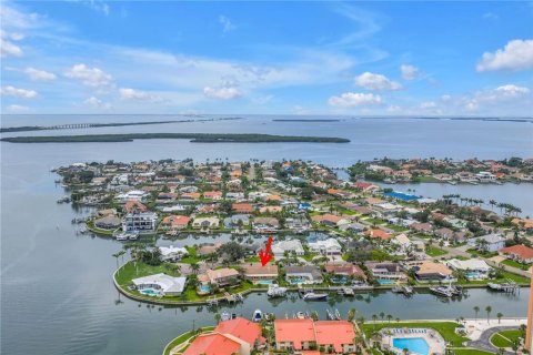 House in Saint Petersburg, Florida 3 bedrooms, 236.71 sq.m. № 1801806 - photo 4
