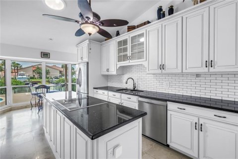 House in Saint Petersburg, Florida 3 bedrooms, 236.71 sq.m. № 1801806 - photo 21