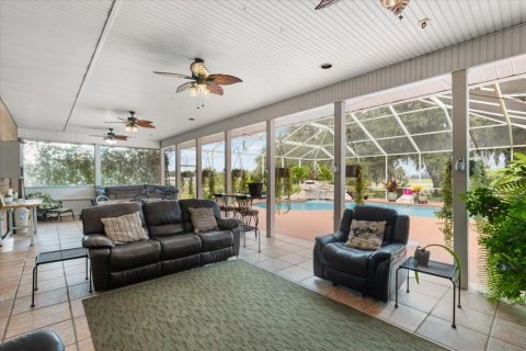 House in Chiefland, Florida 4 bedrooms, 269.23 sq.m. № 2144079 - photo 19