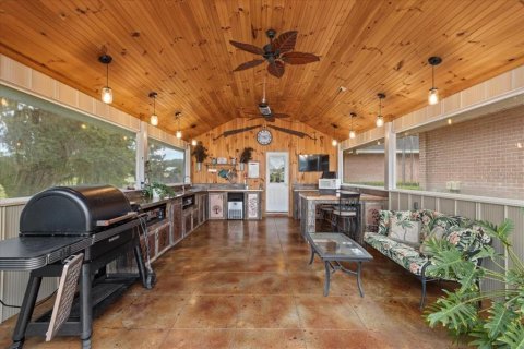 House in Chiefland, Florida 4 bedrooms, 269.23 sq.m. № 2144079 - photo 16