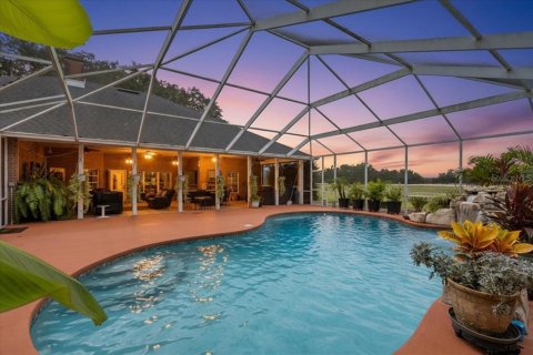 House in Chiefland, Florida 4 bedrooms, 269.23 sq.m. № 2144079 - photo 10