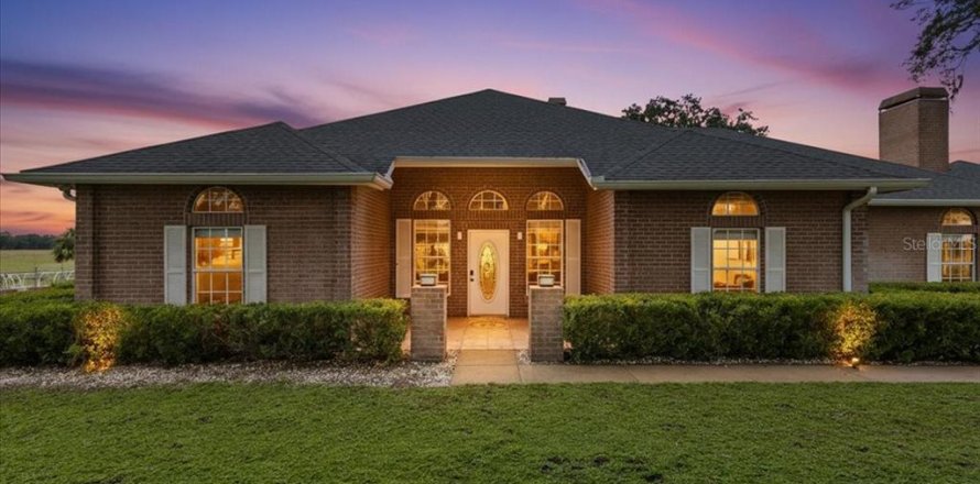 House in Chiefland, Florida 4 bedrooms, 269.23 sq.m. № 2144079