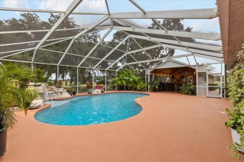 House in Chiefland, Florida 4 bedrooms, 269.23 sq.m. № 2144079 - photo 13
