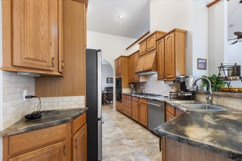 House in Chiefland, Florida 4 bedrooms, 269.23 sq.m. № 2144079 - photo 24