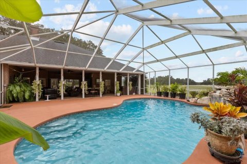 House in Chiefland, Florida 4 bedrooms, 269.23 sq.m. № 2144079 - photo 12