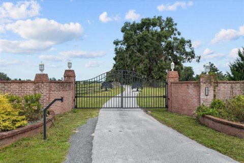 House in Chiefland, Florida 4 bedrooms, 269.23 sq.m. № 2144079 - photo 5