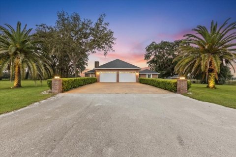 House in Chiefland, Florida 4 bedrooms, 269.23 sq.m. № 2144079 - photo 3
