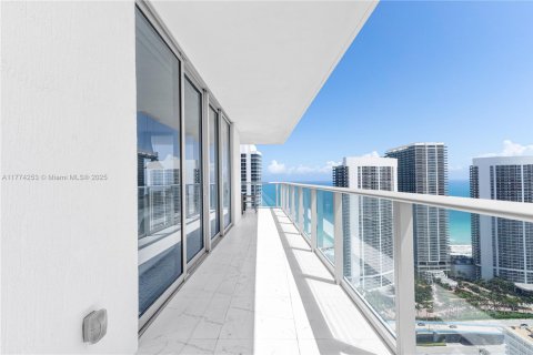 Copropriété à louer à Hollywood, Floride: 2 chambres, 98.48 m2 № 1738215 - photo 17